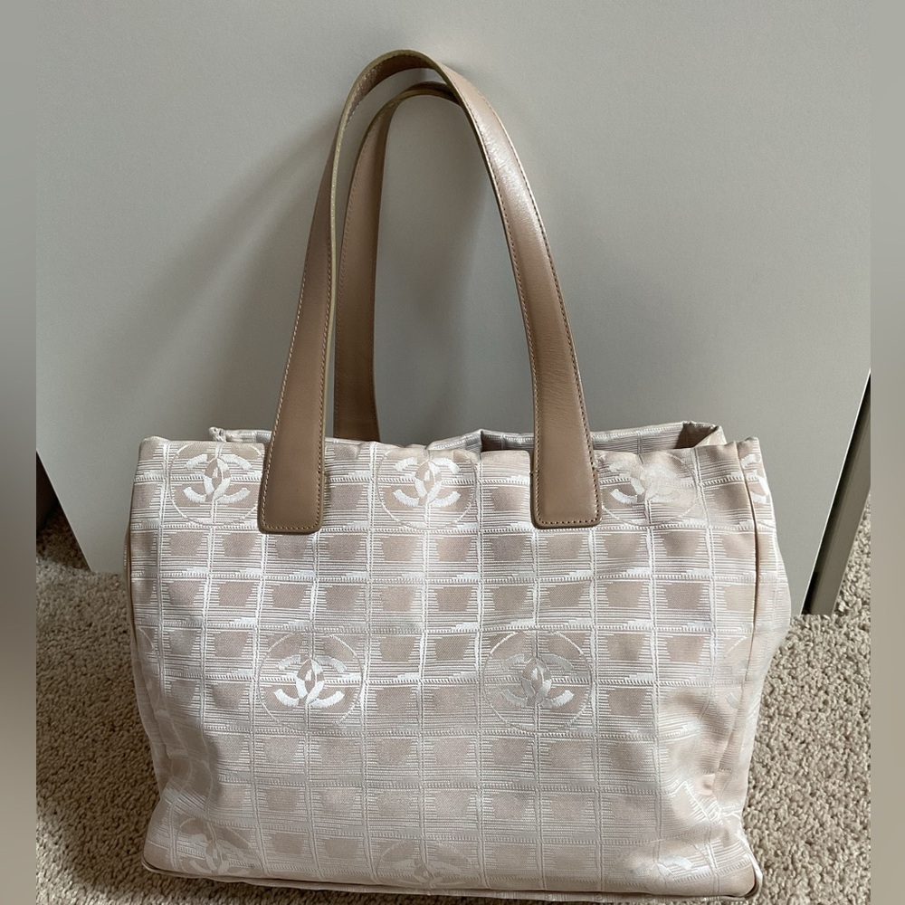 Chanel travel tote - Picture 2 of 8